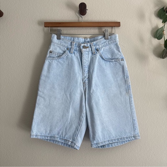 Vintage Native Blue Levi’s light wash Jean shorts - Picture 2 of 7